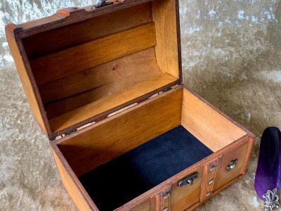 Bumble Bee Bronze Dungeons and Dragons Chest with metal D20 Crit Coin Trinket box and DnD Dice Box - Image 7