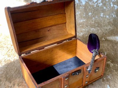 Bumble Bee Bronze Dungeons and Dragons Chest with metal D20 Crit Coin Trinket box and DnD Dice Box - Image 9