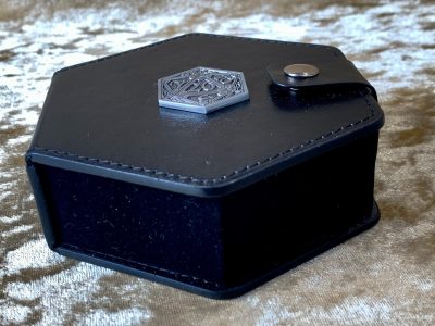Dungeons and Dragons Dice box vault for dice featuring D20 Coin.