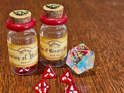 Mini D4 Dungeons and Dragons Potion of Healing and of Greater Healing Set for DnD, Dungeons and Dragons, Dungeon Master Gifts RPG Props Gift