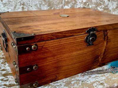 Wooden d20 rpg box Dungeons and Dragons Chest with metal D20 DnD Dice Box gift