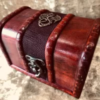 Fantasy rpg Dice Chest box and DnD Dice Box for Dungeons and Dragons - Small