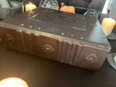 Leather Binder | Tome | Grimoire | Spell Book - A4 LARGE | Fantasy DnD | Witchcraft | blank with Deckled Parchment