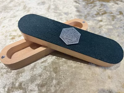 Dice Vault | Dungeons and Dragons | Silver D20 | Green Dragon Scale leather on lid | DnD | Dungeon Gifts RPG Gift