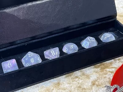 Grade B - D20 Dice box vault for Dungeons and Dragons, Pathfinder, DnD Dice - Rectangular - Vegan Leather - Luxury - Image 6
