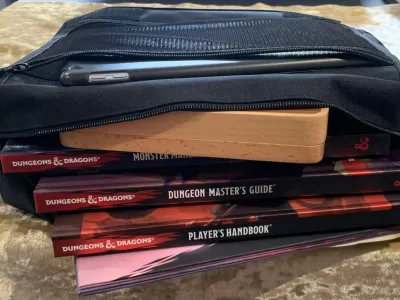 Grade B - Dungeons and Dragons Bag of holding - Fantasy LARGE Messenger Shoulder Bag for general use or hold your gaming goodies. - Image 3