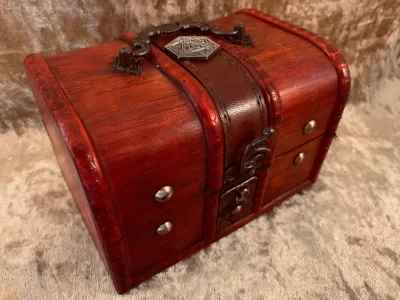 Wooden chest box D20, lined Dice Fantasy Trinket box and DnD Dice Box for Dungeons and Dragons