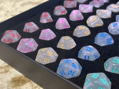 x 5 Dice Sets in Gift Box with Tray | Dungeons and Dragons | DnD Poly Sets | RPG Games | Pathfinder | Epic Christmas Gift - Image 7
